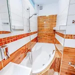 Novy V Ostrave U Misky S Akvariem A Vyhledem Z Balkonu Na Beskydy *