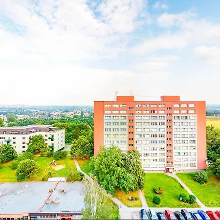 Novy V Ostrave U Misky S Akvariem A Vyhledem Z Balkonu Na Beskydy Daire Ostrava