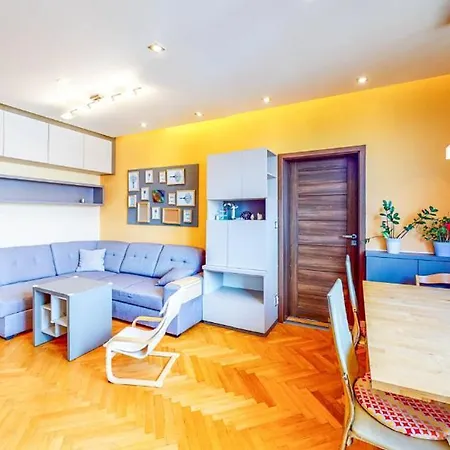 Apartment Novy V Ostrave U Misky S Akvariem A Vyhledem Z Balkonu Na Beskydy