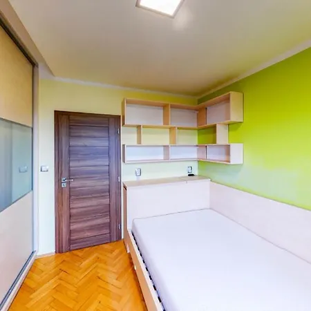 Novy V Ostrave U Misky S Akvariem A Vyhledem Z Balkonu Na Beskydy Lejlighed *