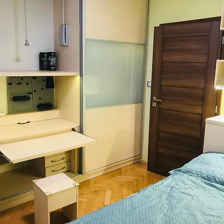 Apartment Novy V Ostrave U Misky S Akvariem A Vyhledem Z Balkonu Na Beskydy