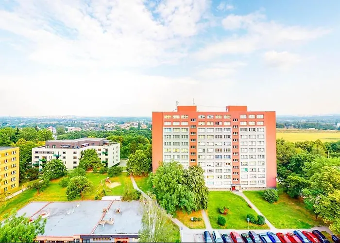 Novy V Ostrave U Misky S Akvariem A Vyhledem Z Balkonu Na Beskydy Daire Ostrava