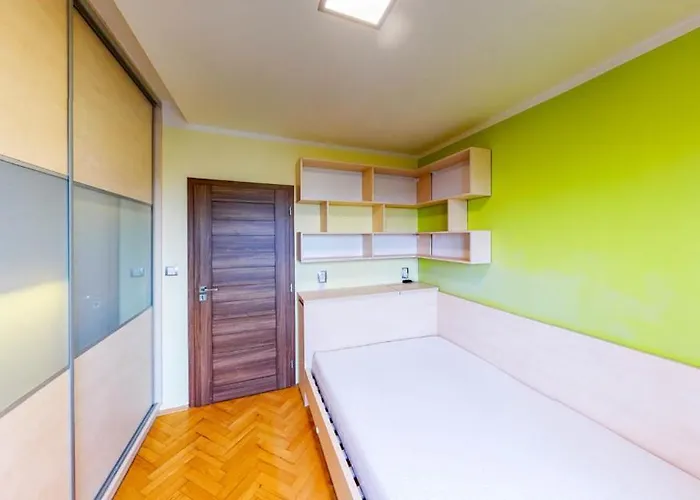 Novy V Ostrave U Misky S Akvariem A Vyhledem Z Balkonu Na Beskydy Daire *