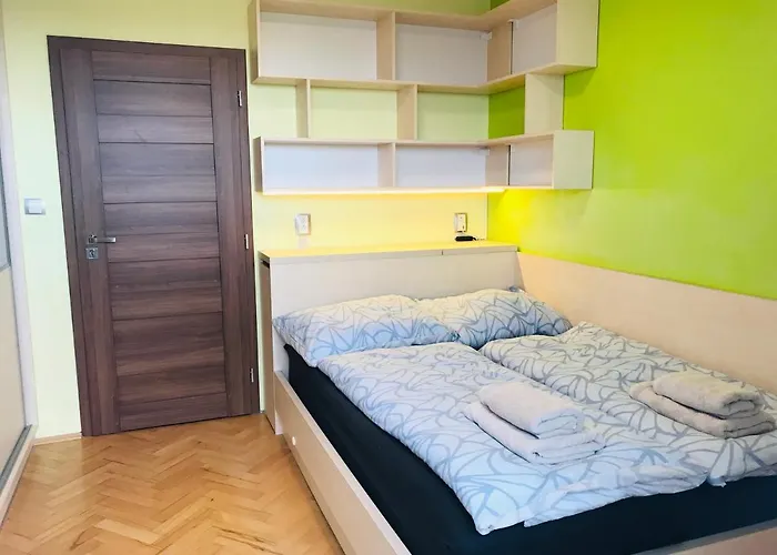 Novy V Ostrave U Misky S Akvariem A Vyhledem Z Balkonu Na Beskydy Daire Ostrava