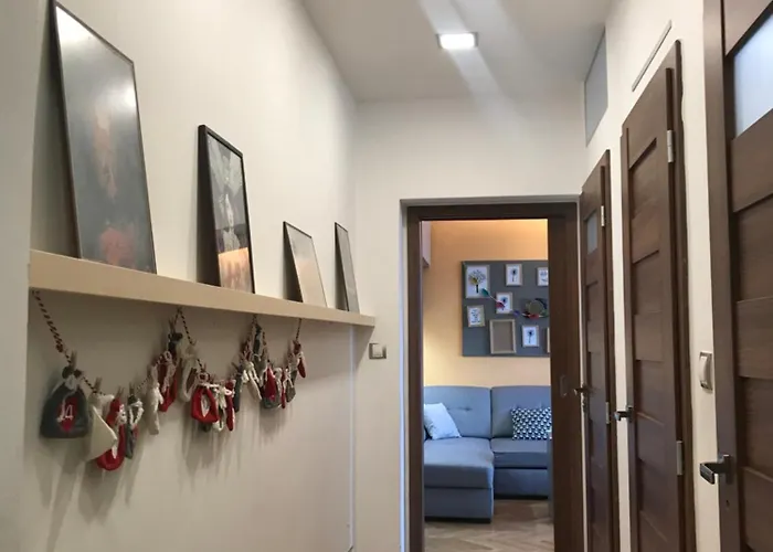 Novy V Ostrave U Misky S Akvariem A Vyhledem Z Balkonu Na Beskydy Daire Ostrava